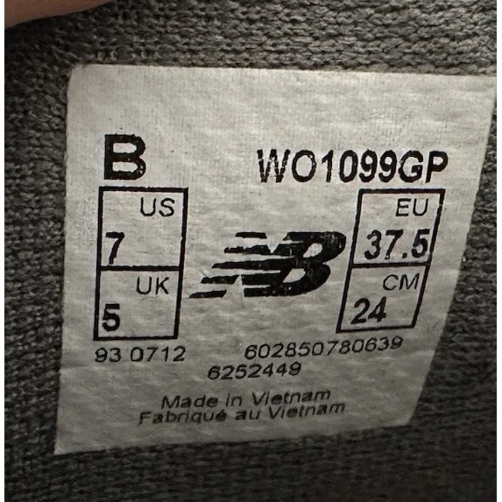 New Balance Boots Primaloft Womens US‎ 7 B Vibram Soles Winter Hiking Gray Shoes